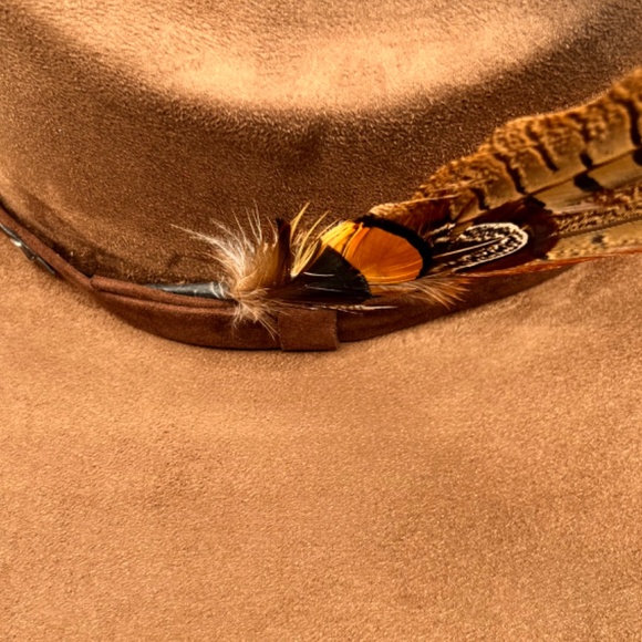 HAT California shape in tobacco suede with orange feather NWOT